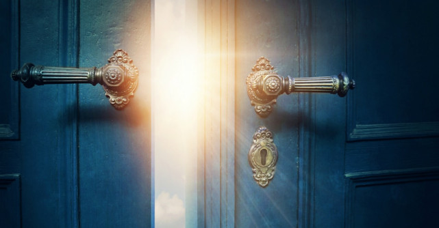 Te-ai gandit ca poate ca esti blocata pentru ca tragi de o usa pe care scrie 'Impinge'?