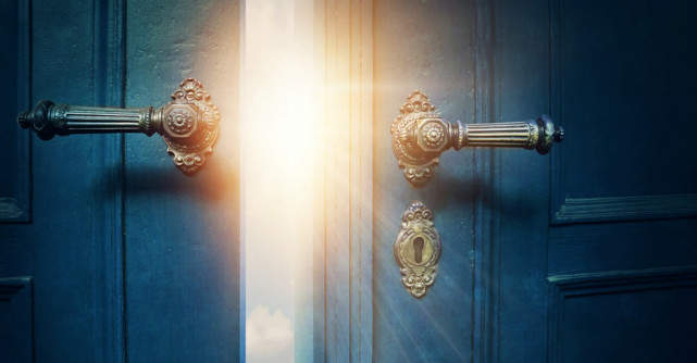 Te-ai gandit ca poate ca esti blocata pentru ca tragi de o usa pe care scrie 'Impinge'?