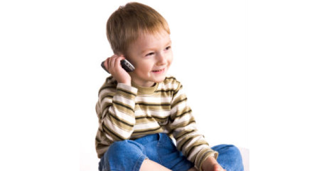 Telefoanele mobile pot provoca alergii