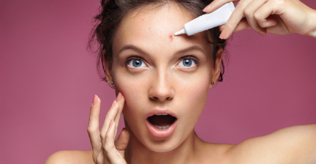 12 greseli de zi cu zi care duc la aparitia acneei