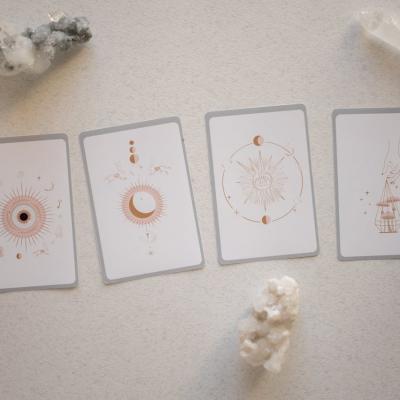 Tarot online: Ce încearcă să îți transmită persoana din gândul tău?