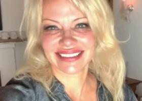Care este legătura dintre Pamela Anderson și Vladimir Putin? Liderul de la Kremlin a ținut cont de rugămințile blondinei