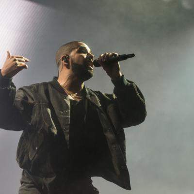 Drake a împlinit 40 de ani și a sărbătorit cu o petrecere uriașă, în ținute spectaculoase