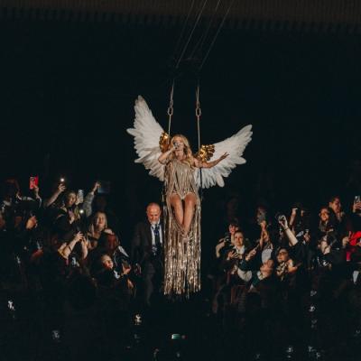 Fericire–cel mai spectaculos show construit vreodată la Sala Palatului. Andreea Bălan a adus pe scenă o producție impresionantă