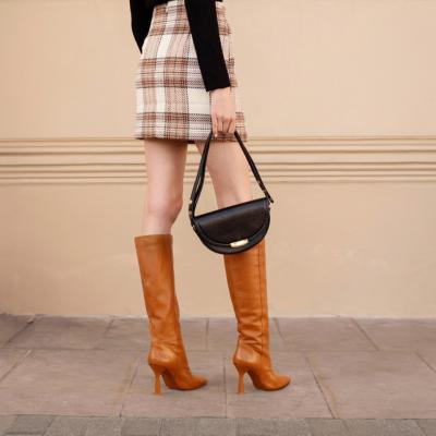 Cizme până la genunchi, secretul unui look de toamnă irezistibil