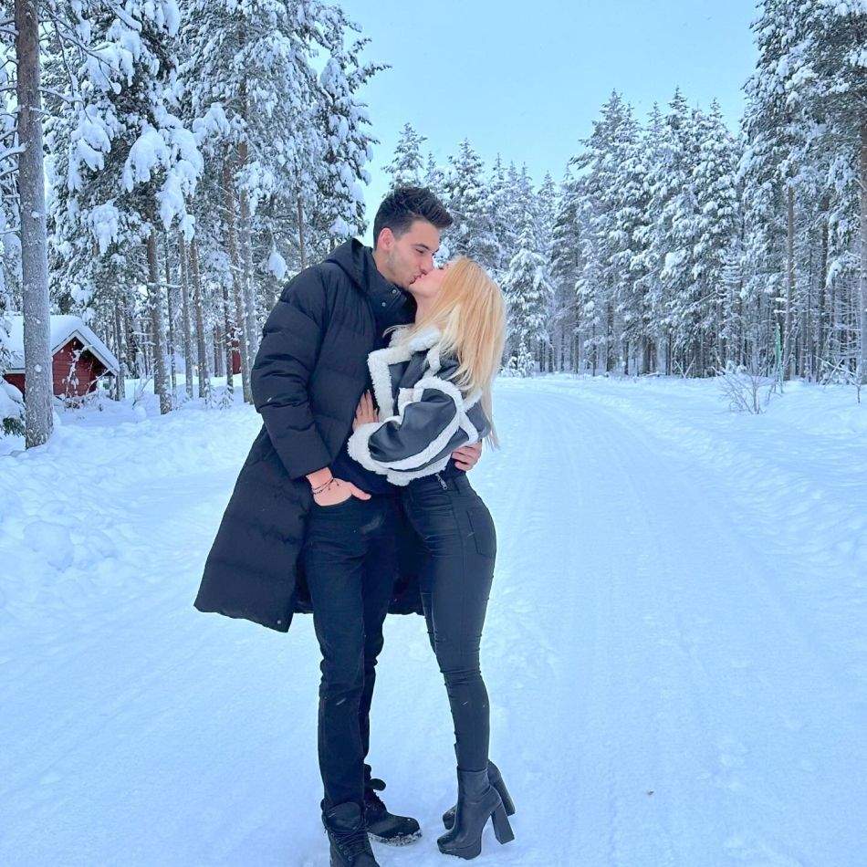 Andreea Bălan a plecat din România, după Victor Cornea: În sfârșit îl îmbrățișez și-l pup pe iubitul meu...