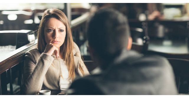 Acest barbat vrea sa vada daca sotia lui inca il mai iubeste. Ce face femeia? GENIAL!