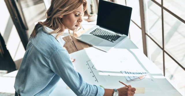 Patru trucuri pentru a te integra cu succes la noul loc de muncă