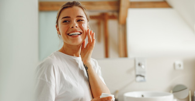 Beta-glucanul în skincare: ingredientul discret care începe să apară în tot mai multe formule