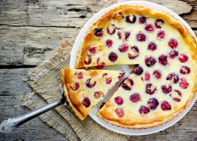 Prăjitură cu vișine și iaurt - rețetă delicioasă și rapidă