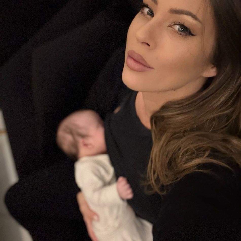 Roxana Nemeș și-a arătat gemenii! Ania și Zain au împlinit un an, iar alegerile lor de pe tăviță au surprins pe toată lumea
