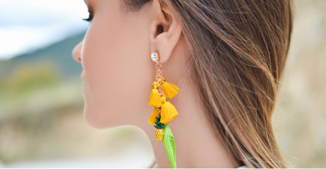 Cercei cu model deosebit: poartă aceste bijuterii ca să ieși în evidență