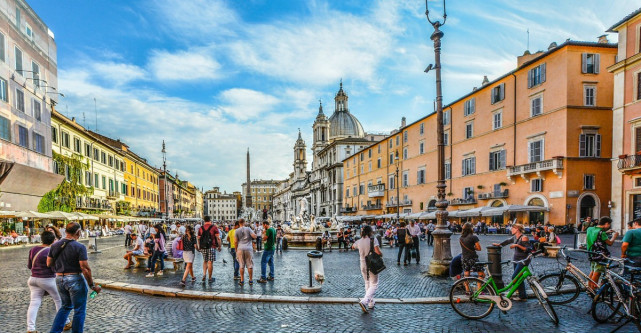 Concediu de 1 mai sau de Rusalii? Economii în medie de 27% pentru zboruri la final de mai 