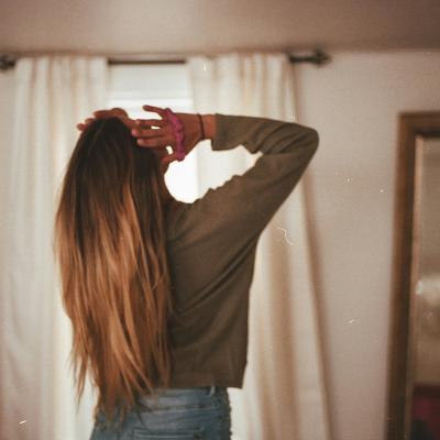 Tehnici de aplicare a vopselei de păr acasă sau la salon