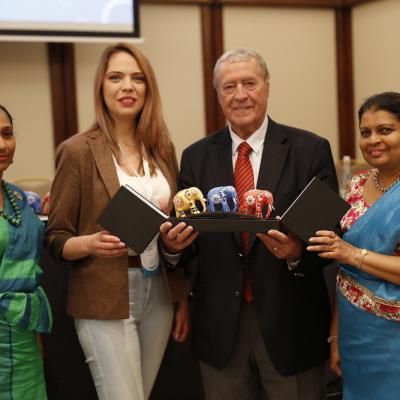 Ayubowan! Să fiți binecuvântați cu o viață lungă!