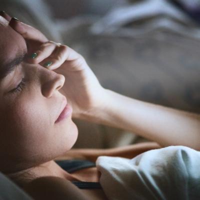 De ce lumina de la telefoane și calculatoare e mai periculoasă decât ai crede