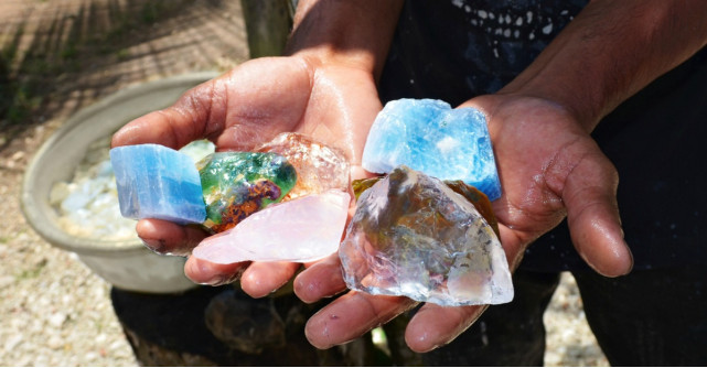 3 cristale pe care sa le iei cu tine in vacanta