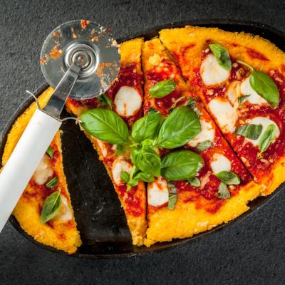 Paste rapide la cuptor cu brânză vegană: rețetă de post gustoasă, cu legume și crustă rumenă