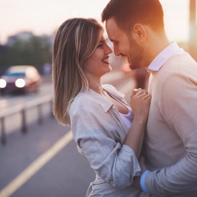 4 metode: Spune-i te iubesc fără să i-o spui