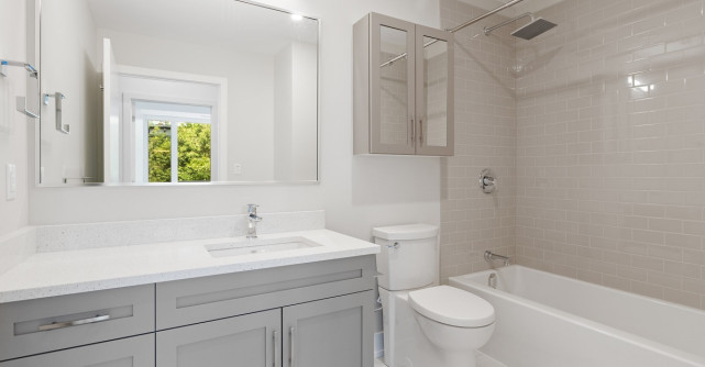 Cum să optimizezi spațiul de depozitare din baie?