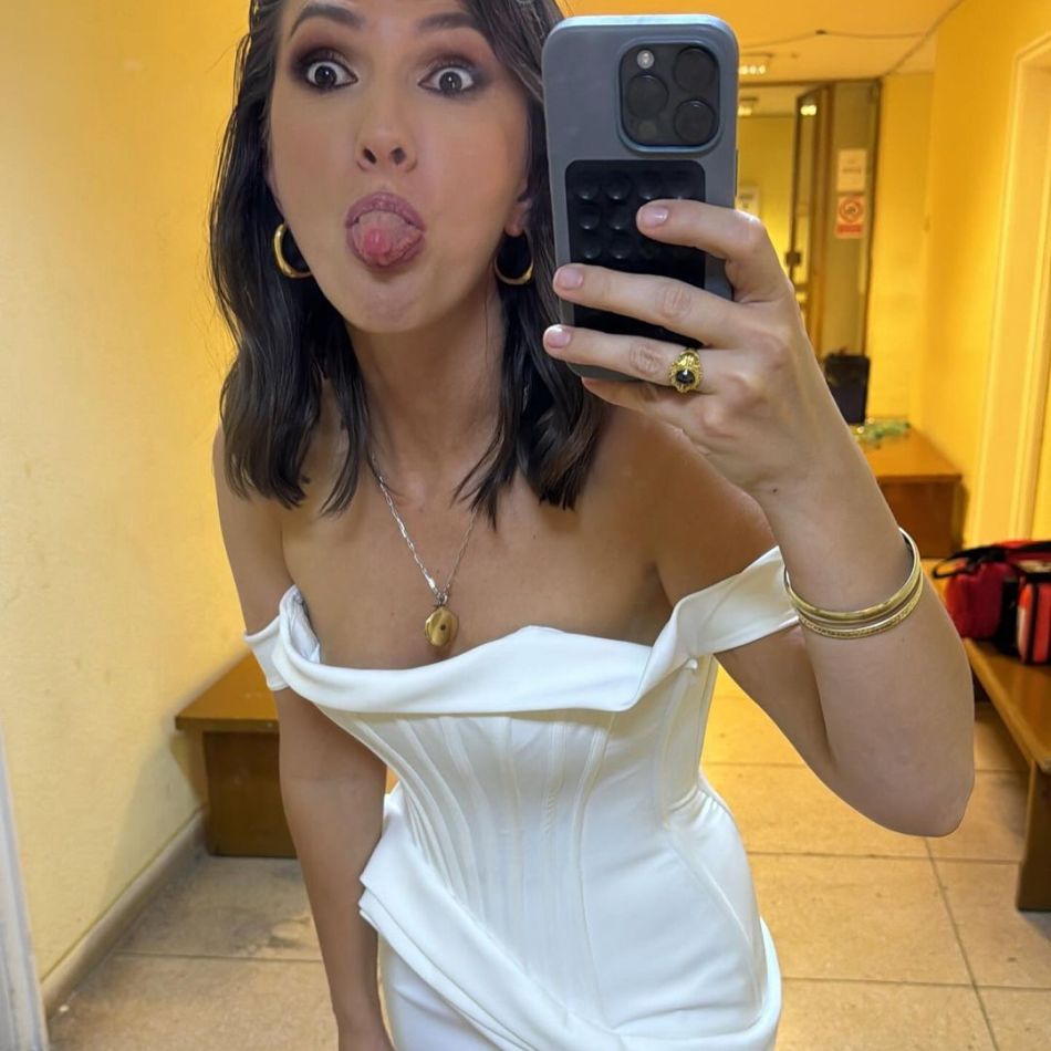 Adela Popescu, apariție spectaculoasă în costum de baie, la 38 de ani: Se plimbă nestingherită prin preajma mea...