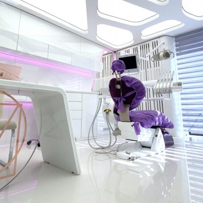 Renumitul chirurg plastician internaţional, trainer, DR. Filippos Papatheodorakis vine în România