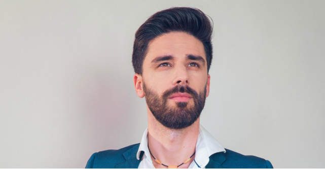 Artistul Daniel Zlota subliniază emoția fotografiei prin pictură, în expoziția Conversion, găzduită la TNB 