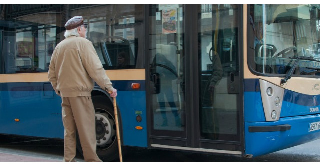 Unui batranel i-au furat portofelul in autobuz. Apoi asta s-a intamplat
