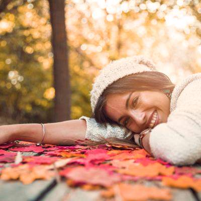 Cum să îți menții vitalitatea când zilele devin mai scurte: Ghid de supraviețuire pentru sezonul rece