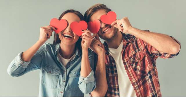 Pentru îndrăgostiții cu simțul umorului: 5 cadouri funny de Valentine’s Day