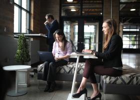 Cât de fericiți sunt românii la locul de muncă? 7/10 și doar 1 din 3 ar recomanda locul de muncă altor persoane