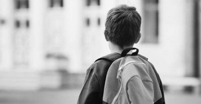 Un băiețel cu autism a picat examenul la școală, iar învățătoarea lui l-a trimis acasă cu cea mai frumoasă scrisoare