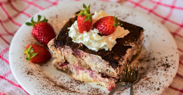 Tiramisu cu capsune si prosecco, desertul fresh de care ai nevoie in aceasta vara