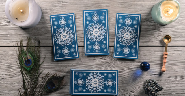 Etalare de Tarot: Cărțile care îți pot indica o infidelitate