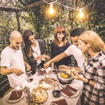 Cum amenajezi curtea și grădina pentru serile de vară?