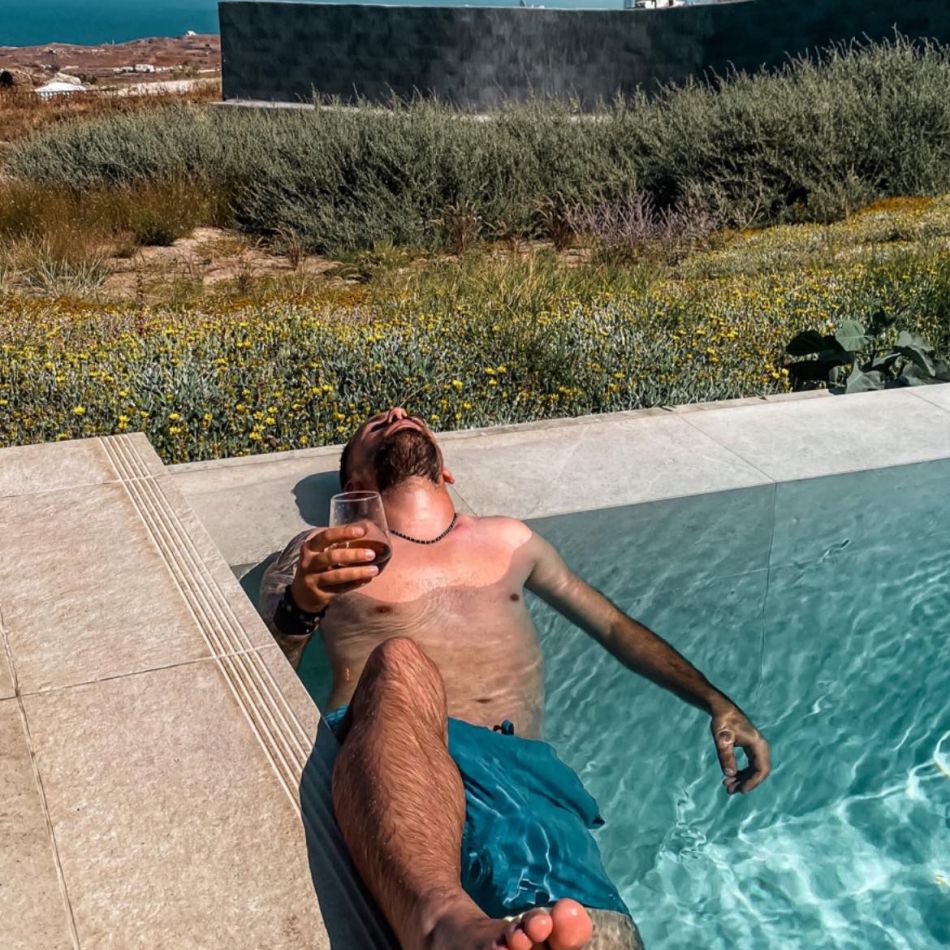 Naomi Hedman, la un pas să îl prindă pe picior greșit pe Florin Ristei! Ce mesaje a descoperit în contul artistului?