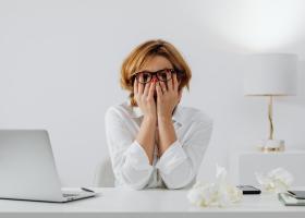 Ești blocată în modul de supraviețuire? Semne și soluții care te ajută să-ți crești calitatea vieții