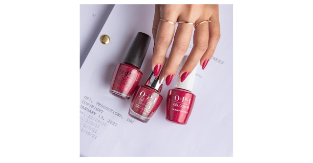 Cum aplici OPI Infinite Shine pentru a avea parte de strălucire virtual infinită pe unghiile tale?
