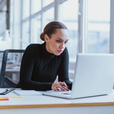 Cum impaci munca la birou cu un stil de viata sanatos. 5 sfaturi utile