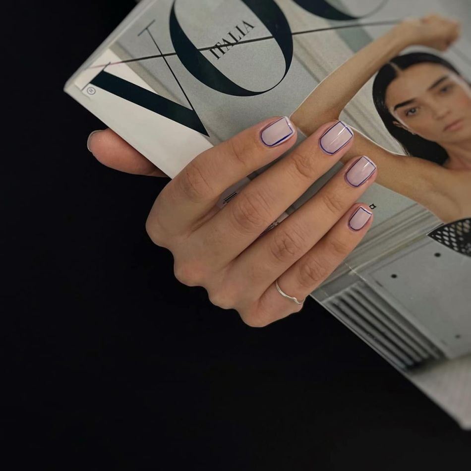Nail trend alert 2026: Revenirea spectaculoasă a unghiilor pătrate