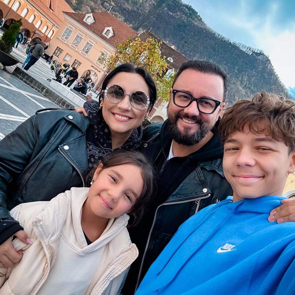 Andra, prima reacție după valul de critici asupra fiicei sale, după lansarea filmului Tati part-time:  Îi susțin în drumul lor..