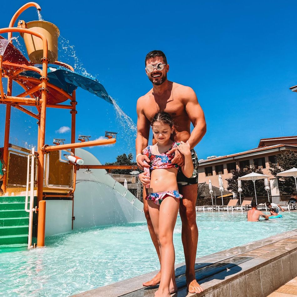 Victor Slav și-a luat fiica și au plecat în Bulgaria.Fostul prezentator tv s-a împăcat cu fosta iubită, Selina, care l-a înșelat