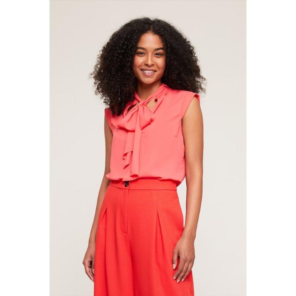 20 de bluze elegante sub 150 de lei 