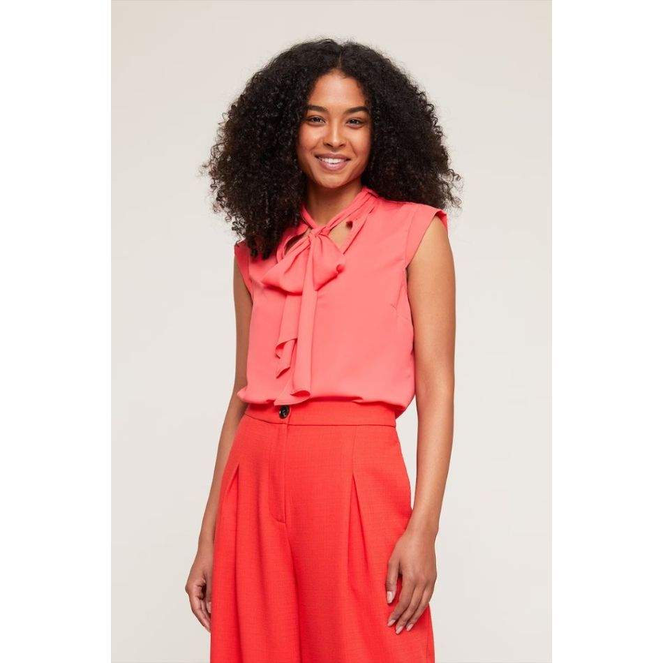 20 de bluze elegante sub 150 de lei 