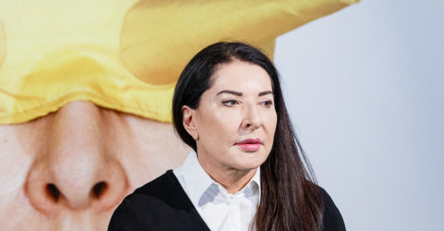 Marina Abramović și cele nouă orgasme ale artei – când trupul devine operă și scandal