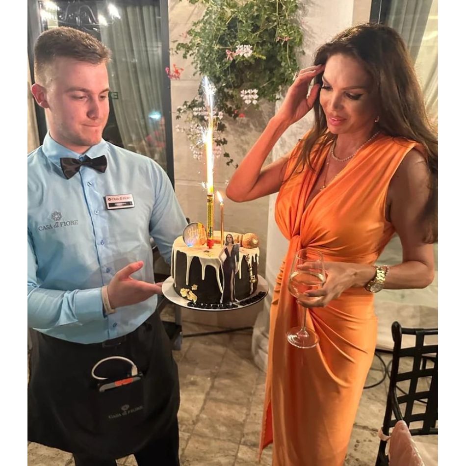 Cristina Spătar s-a căsătorit religios cu milionarul Vicențiu Mocanu. Cum a arătat rochia de mireasă de 10 kilograme?