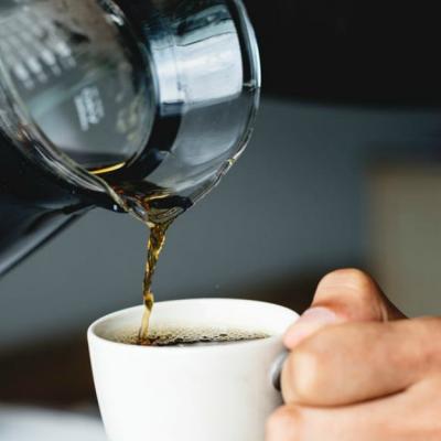 Cum să-ți cureți aparatul tip filtru de cafea 