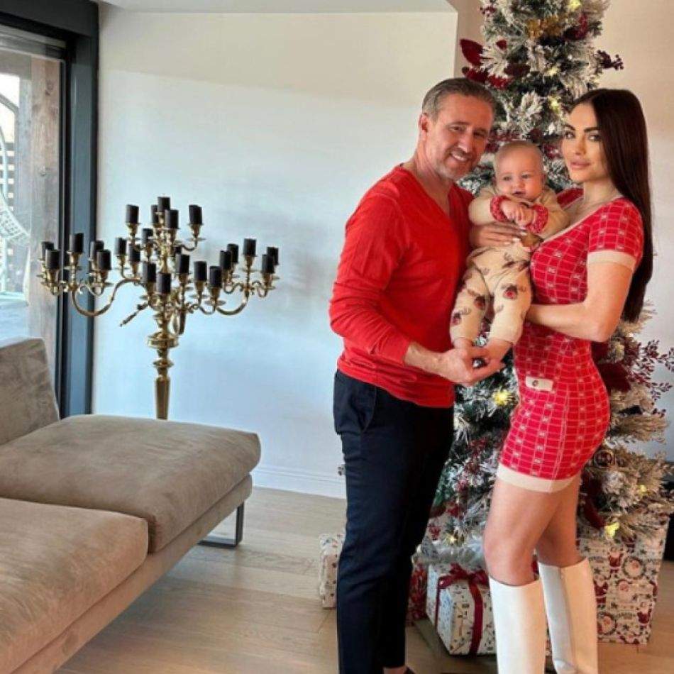 Laurențiu Reghecampf, fotografie de familie alături de Corina Caciuc și cei doi fii. Mesajul care a emoționat fanii