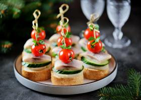 Platouri aperitive simple - Rețete pentru mese festive. Idei platouri aperitive festive