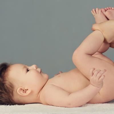 Scaunul bebelușului: despre culoare, consistență, frecvență, diaree și constipație